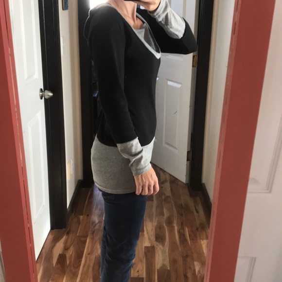 Long sleeved tunic with hood - Picture 4 of 4